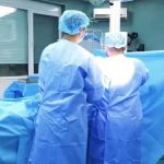 Mjekët e Spitalit të Traumës kryejnë me sukses ndërhyrjen kirurgjikale te pacienti 23-vjeçar