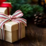 Zbuloni dy shenjat e horoskopit që bëjnë dhuratat më të veçanta