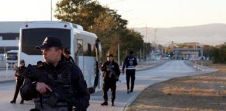 Turqia arreston 115 pjesëtarë të dyshuar të IS-it që “planifikonin sulme për Vitin e Ri”