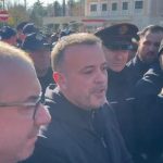 Drejtori i Ujësjellësit takon protestuesit në Vlorë: Në mesnatë rinis furnizimi me ujë! Banorët: Po nuk mbajte fjalën, do vijojmë me protestat