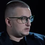 Hoxhalli, si një student arti manipuloi institucionet shqiptare duke u prezantuar si mbesa e kryeministrit