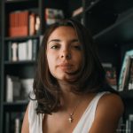 VIDEO/ “Letërsia e mirë rezonon, pa pasur nevojë të jetë ‘globale’”, botuesja Anna Shkreli për ndikimin e epokës digjitale në letërsinë e sotme shqipe