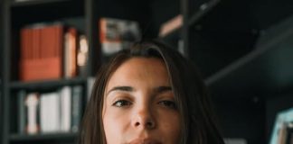 VIDEO/ “Letërsia e mirë rezonon, pa pasur nevojë të jetë ‘globale’”, botuesja Anna Shkreli për ndikimin e epokës digjitale në letërsinë e sotme shqipe