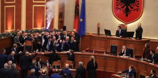 Zjarri në Parlament për të Shuar të Vërtetën: Shërbimi i Fundit i Berishës për Ramën dhe Ballukun