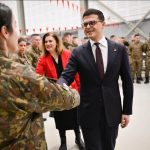 Surprizë festive për efektivët shqiptarë në Bullgari, ministri Vengu ndan d