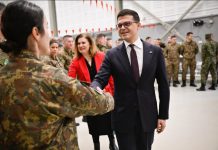 Surprizë festive për efektivët shqiptarë në Bullgari, ministri Vengu ndan d