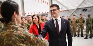 Surprizë festive për efektivët shqiptarë në Bullgari, ministri Vengu ndan d