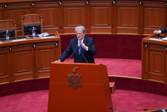 -640-0-sali-berisha-11-675x450-1765446595