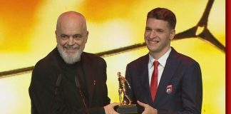 “Lojtari i Vitit” te Kombëtarja zgjidhet Gjimshiti, Rama i jep çmimin dhe nuk i kursen batutat: E fute Lorik Canën te pensionistët