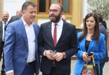 PD në kolaps, gazetari: Kaluam nga partia e Ridvan Bodes e Majlinda Bregut, te na gënjeu Rama për të firmosur