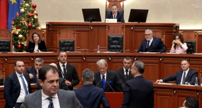 -800-0-1765457846ximg-20251211-wa0006-830