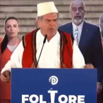 “O Bamir Topi, të vraftë Zoti, edhe Lul Bravës atje…” – Militanti i PD: Të ruajtë Zoti doktor Sali Berisha (VIDEO)