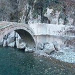 Kreu ndërhyrje tek “Ura e Vashës” dhe ndërtoi pa leje, arrestohet 44-vjeçari në Klos