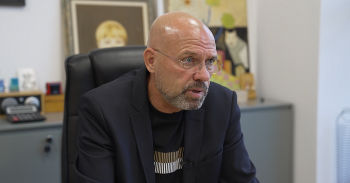 -800-0-6e1817783bb58aaf41c141cb0901d49e