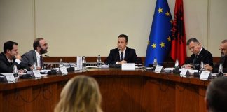 Zbardhen detaje nga diskutimet me dyer të mbyllura, PS: Qëndrimin tonë do ta japim pas Kushtetueses