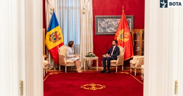 -800-0-d6cff5879db9395229ba543a314feb2b