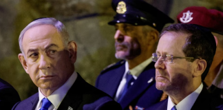 Netanyahu del para gjykatës teksa presidenti izraelit shqyrton kërkesën e tij për falje