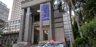 Brazil/ Persona të armatosur grabisin bibliotekën e Sao Paolos