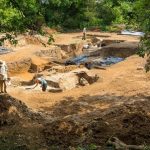 Zbulimi që çorienton rrotullën e historisë, arkeologët britanikë zbulojnë vendin që vërteton se paraardhësit tanë krijuan “çakmakun” 350 mijë vite para se çmendonin shkencëtarët