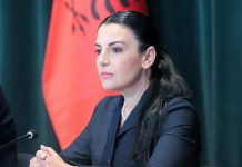 Belinda Balluku rikthehet në zyrë/ Kushtetuesja pezullon vendimin e GJKKO