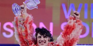 Nemo kthen trofeun e Eurovisionit në shenjë proteste ndaj pjesëmarrjes së Izraelit