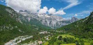 ”Express”: Thethi, fshati i vogël malor si Zvicra, por pa turma dhe pa çmime të shtrenjta