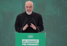Rama me fermerët në Elbasan: Andis Sallën e kërkova ministër në Tiranë, por i kam thënë që të vijë t’iu dëgjojë këtu