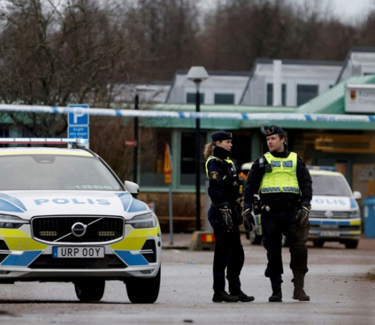 Plagosen disa persona në Suedi, autori qëllohet nga policia