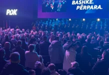 Mbyllet mitingu i PDK-së në Kosovë, pjesëmarrësit “shpërthejnë” në brohoritma për UÇK-në dhe Thaçin
