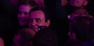 “Jemi trefish më të shpejtë se ata që kemi përballë”, Kurti mbyll fushatën elektorale: Një miliard euro investime në ushtri