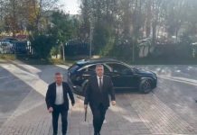 Mbërrin në ambientet e KLP kandidati i parë Adnan Xholi