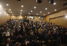 Demokratët e Durrësit nuk i binden Berishës, mbushin sallën plot për Salianjin dhe Alimehmetin