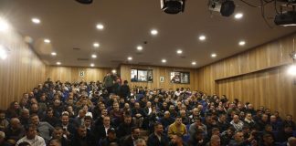 Demokratët e Durrësit nuk i binden Berishës, mbushin sallën plot për Salianjin dhe Alimehmetin