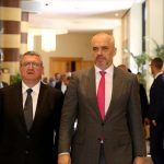 “Do që të shpallet mbret”, batutat në distancë mes Edi Ramës dhe Armand Dukës