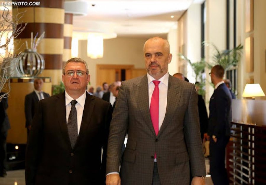  Do që të shpallet mbret   batutat në distancë mes Edi Ramës dhe Armand Dukës