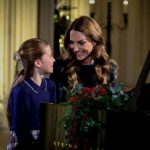 Princesha e Uellsit dhe Princesha Charlotte performojnë një duet pianoje për Krishtlindjen