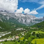 ”Express”: Thethi, fshati i vogël malor si Zvicra, por pa turma dhe pa çmime të shtrenjta