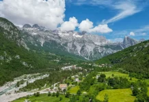 ”Express”: Thethi, fshati i vogël malor si Zvicra, por pa turma dhe pa çmime të shtrenjta