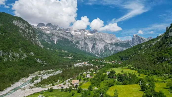 coverfoto-hiking-Albanie-scaled-1-1536x864