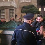 Proteston duke kaluar natën para Kryeministrisë, policia procedon Adriatik Lapajn: Ka zaptuar hapësirën publike