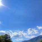 Kthjellime dhe vranësira, reshje të lehta në disa zona të vendit, parashikimi i motit për sot