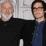 Tragjedia në Hollywood/ Çifti u gjend i vrarë në shtëpi, bie në pranga djali i tyre 32-vjeçar, dyshohet si autor i masakrës me thikë