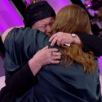 Mungesa e dokumenteve e mbajti larg familjes/ Përqafimi që shëron pritjen e gjatë, nënë e bijë takohen pas 7 vitesh