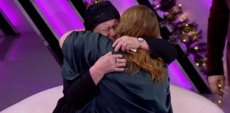 Mungesa e dokumenteve e mbajti larg familjes/ Përqafimi që shëron pritjen e gjatë, nënë e bijë takohen pas 7 vitesh