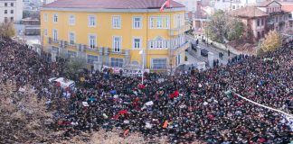 Protesta të njëpasnjëshme nga partitë opozitare, zbardhet kalendari