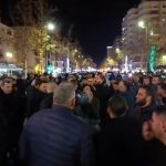 “Duam ujë”/ Prej disa ditësh përballen me mungesën e ujit të pijshëm, qytetarët në Vlorë bllokojnë rrugën: Nuk kemi marrë asnjë zgjidhje