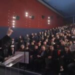 Salianji mbush sallën në Korçë: Mirë zgjedhjet na i vjedh Rama, po sheshet pse i kemi bosh? 50 rrogëtarë po mbajnë peng PD