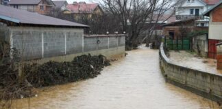 Pasojat nga moti i keq, shtyhet rinisja e procesit mësimor në Kosovë