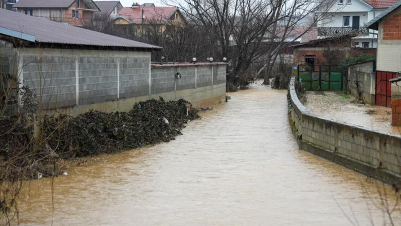 Pasojat nga moti i keq  shtyhet rinisja e procesit mësimor në Kosovë
