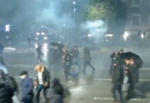 Militantët e PD ‘breshëri’ molotovësh mbi Policinë e Shtetit, ja shpjegimi i IA mbi rrezikun e tyre